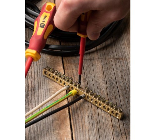 Шина PEN "ноль-земля" (6х9мм) 18 отверстий латунь крепеж по центру EKF PROxima  sn0-63-18  EKF