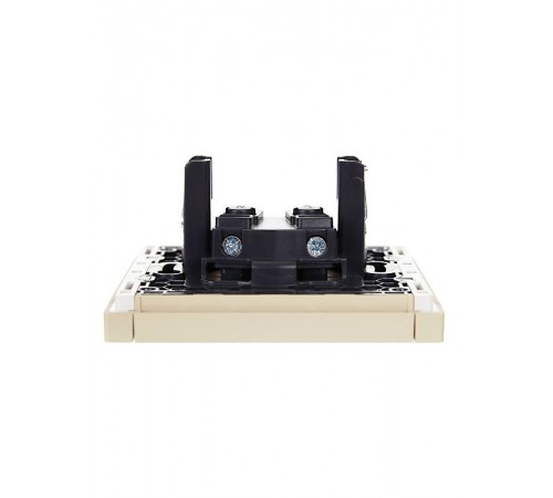 FORTE&PIANO Розетка без заземления, без шторок в/к 10А FP418 ваниль  FP-R10-10-K10  IEK