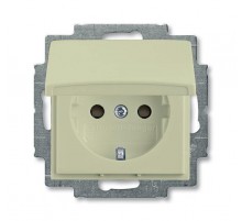 Розетка SCHUKO 16А 250В с защитными шторками, с крышкой, серия basic55, цвет слоновая кость  2CKA002111A0652  ABB