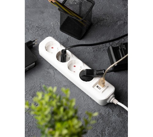 Удлинитель "Эксперт" 4 гнезда 3 метра 16А/3,5кВт с 2 USB 2,1А ПВС 3х1  UBA16-2USB-4-03i  EKF