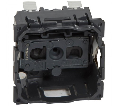 Celiane Мех Розетка 2К французский стандарт  067110  Legrand