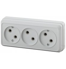Розетка Intro Quadro 2-205-01 без заземления трехместная 3х2P, 16А-250В, IP20, ОУ, белый  Б0053809  Intro