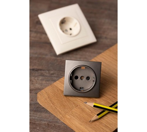 Валенсия лицевая панель розетки 1-местной с/з 16А графит с защ. штор. EKF PROxima   ESR16-L-028-60   EKF