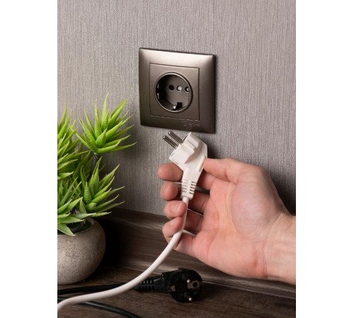 Валенсия лицевая панель розетки 1-местной с/з 16А графит с защ. штор. EKF PROxima   ESR16-L-028-60   EKF