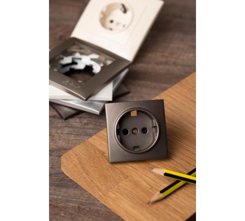 Валенсия лицевая панель розетки 1-местной с/з 16А графит с защ. штор. EKF PROxima   ESR16-L-028-60   EKF