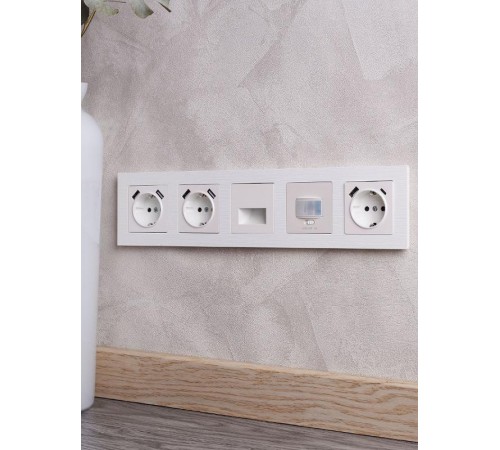 BRITE Рамка 5-ая РУ-5-Бр белый рифленый  BR-M52-51-K01  IEK