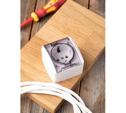 Владивосток Розетка 1-местная 16А с заземлением с прозрачной крышкой IP54  EQR16-029-30-54-T  EKF