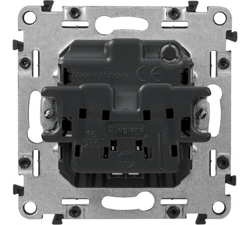 Valena Мех IN'MATIC Розетка б/з, со шторками, безвинт.зажим  753016  Legrand