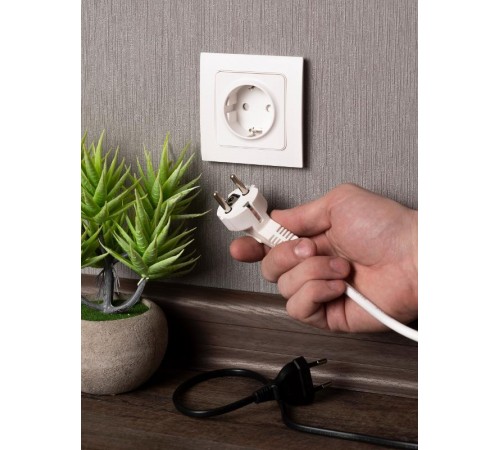 Стокгольм Розетка 1-местная с/з 16А белая с защ. штор. PROxima  EXR16-028-10  EKF