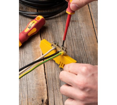 Шина "0" N (6х9мм) 4 отверстия латунь желтый изолятор на DIN-рейку EKF PROxima  sn0-63-04-dz  EKF