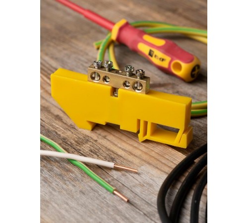 Шина "0" N (6х9мм) 4 отверстия латунь желтый изолятор на DIN-рейку EKF PROxima  sn0-63-04-dz  EKF