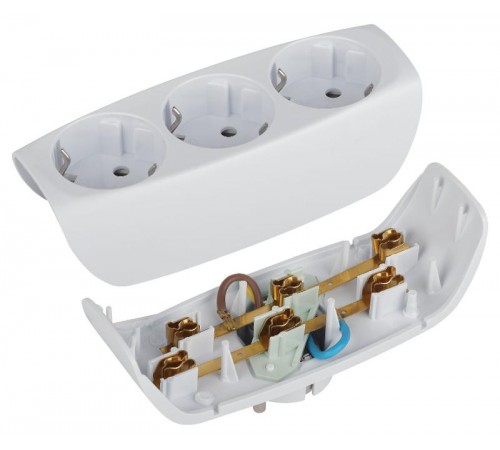 Тройник SP-3e-W  3гн, c заземл, со шторками (белый) (10/60/960) C0045529  ЭРА