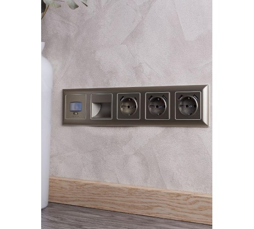 BRITE Рамка 5-ая РУ-5-Бр бежевый/шампань  BR-M52-12-3-K10  IEK