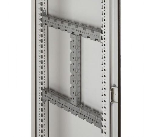 Перфорированный траверс многофункциональный - для шкафов Altis шириной/высотой/глубиной 2000 мм  048033  Legrand