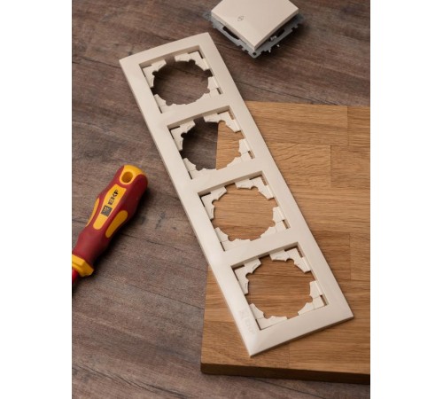 Валенсия рамка 4-местная кремовая EKF PROxima   EWM-G-304-20   EKF