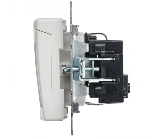 BRITE Розетка с заземлением со шторками с крышкой 16А IP20 РСбш10-3-БрБбелый   BR-R16-16-K01  IEK