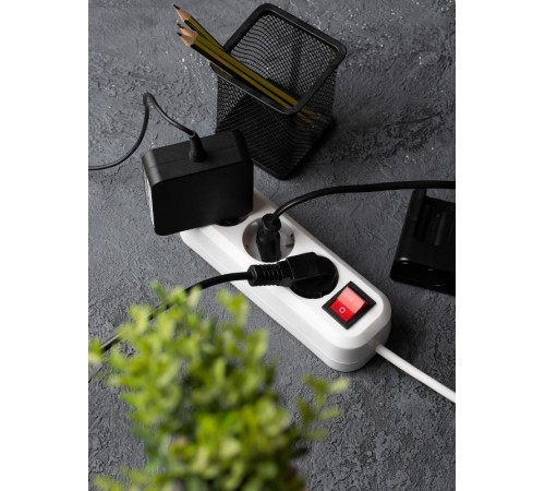 Удлинитель "Эксперт"  3 гнезда 5 метров 16А/3,5кВт с выключателем и заземлением ПВС 3х1 EKF PROxima  UBA16-310-3-05i  EKF