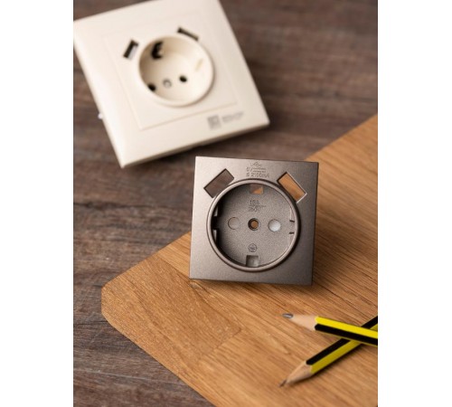 Валенсия лицевая панель розетки 1-местной с/з 16А графит с защ. штор. с 2 USB 2,1А EKF PROxima   ESR16-L-028-60-2USB   EKF