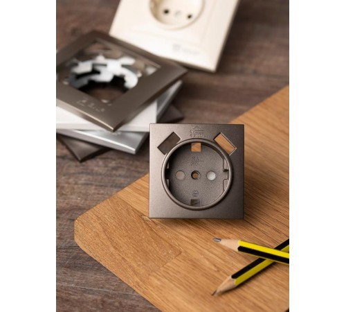 Валенсия лицевая панель розетки 1-местной с/з 16А графит с защ. штор. с 2 USB 2,1А EKF PROxima   ESR16-L-028-60-2USB   EKF