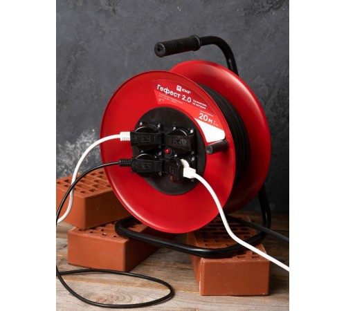 Удлинитель на катушке "Гефест 2.0" 4 гнезда 20м с заземлением и предохранителем КГ 3*2,5 16А/3,5кВт IP44 PROxima  UKG02-16-R325-4-20-IP44  EKF