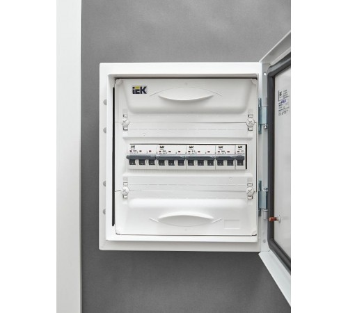 Выключатель автоматический трехполюсный M06N 3P C 32А 6кА ARMAT  AR-M06N-3-C032  IEK