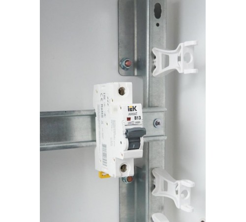 Выключатель автоматический однополюсный M06N 1P B 13А 6кА ARMAT  AR-M06N-1-B013  IEK