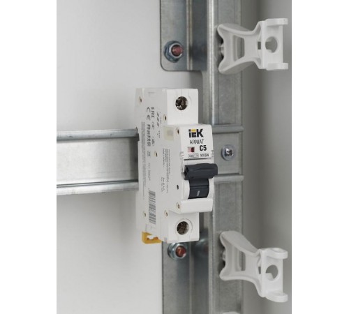 Выключатель автоматический однополюсный M06N 1P C 5А 6кА ARMAT  AR-M06N-1-C005  IEK