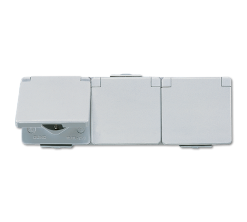 Штепсельная розетка SCHUKO для накладного монтажа тройная горизонтальная IP44 623W Jung