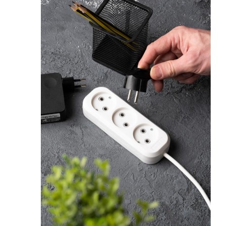 Удлинитель "Эксперт" 3 гнезда  3 метра 10А/2,2кВт без заземления ПВС 2х0,75  EKF PROximaUBA10-275-3-03EKF