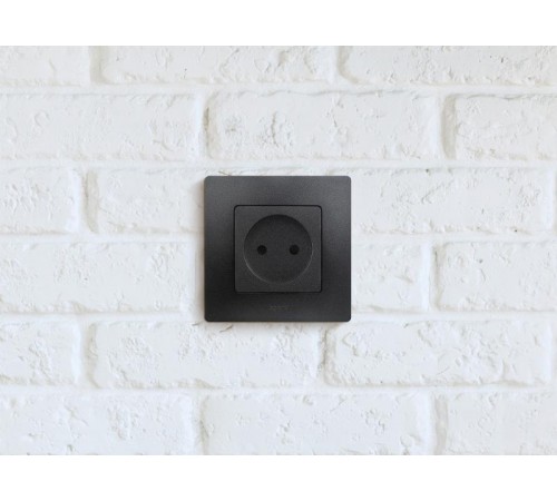 Etika Антрацит Розетка без заземления со шторками, винтовые клеммы  672634  Legrand