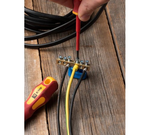 Шина "0" N (6х9мм) 6 отверстий латунь синий угловой изолятор EKF PROxima  sn0-63-06-1  EKF