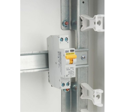 Выключатель автоматический дифференциального тока АВДТ32МL С32 100мА KARAT  MVD12-1-032-C-100  IEK