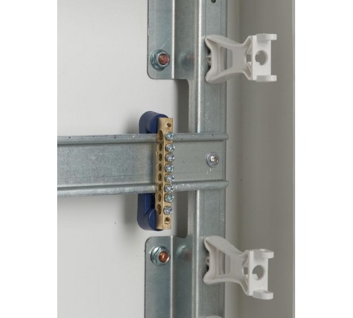 Шина N ноль на 2-угловых изоляторах ШНИ-6х9-8-У2-С  YNN10-69-8C2-K07  IEK