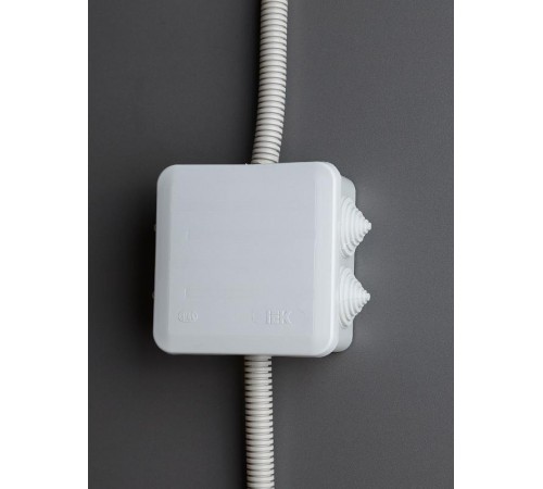 Коробка распределительная КМ41255 для о/п 100х100х50мм IP44 (RAL7035 6 гермовводов защелкивающаяся крышка)  UKOZ11-100-100-050-K41-44  IEK