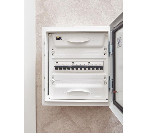 Выключатель автоматический четырехполюсный M06N 4P C 20А 6кА ARMAT  AR-M06N-4-C020  IEK