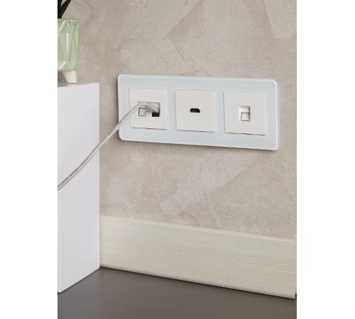 BRITE Рамка 3-ая РУ-3-2-Бр стекло белый RE  BR-M32-G-41-K01  IEK