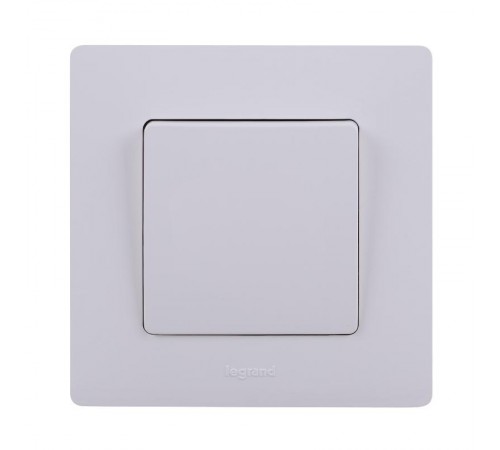 Etika Белый Переключатель перекрёстный 1-клавишный 10АХвинтовые зажимы   672249  Legrand