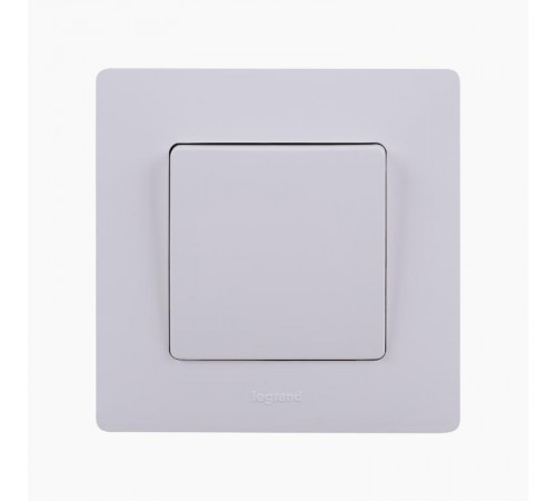 Etika Белый Переключатель перекрёстный 1-клавишный 10АХвинтовые зажимы   672249  Legrand
