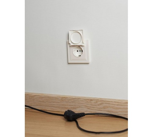 BRITE Розетка с заземлением со шторками с крышкой 16А IP20 РСбш10-3-БрЖ жемчужный   BR-R16-16-K36  IEK