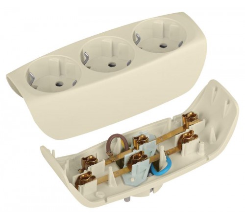 Тройник SP-3e-I  3гн, c заземл, со шторками (сл. кость) (10/60/960) Б0002370  ЭРА