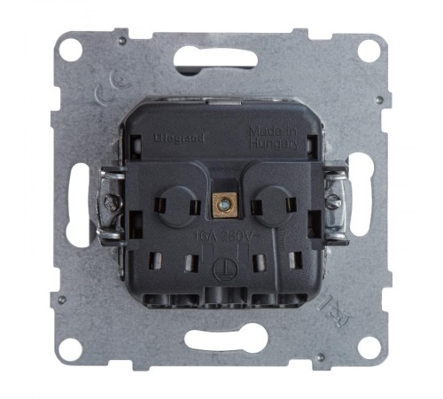 SUNO Силовая розетка 2К+З 16А 250В с защитными шторками.Безвинтовые зажимы. Цвет "Алюминий"  721320  Legrand