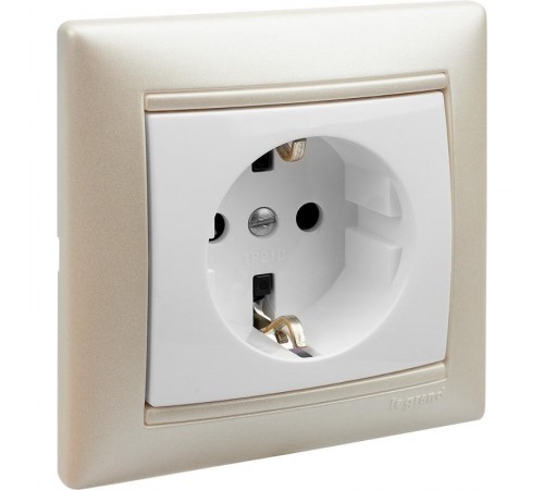 Valena Белый Розетка 1-ая с/з  774420  Legrand