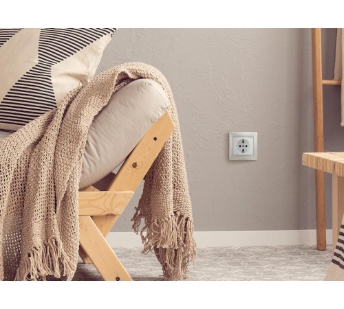 Valena Белый Розетка 1-ая с/з  774420  Legrand