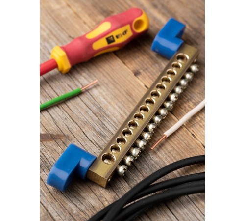 Шина "0" (8х12мм.) 125А 14 отверстий (2 изолятора стойка) латунь EKF  sn0-125-14-2  EKF