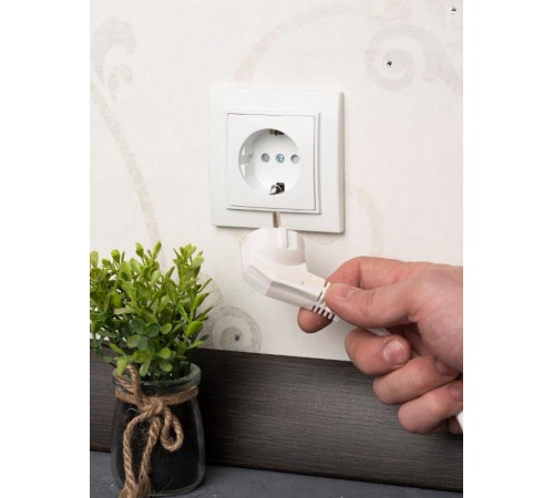 Минск Розетка 1-местная СП с заземлением 16А белая с защ. штор. EKF Basic  ERR16-028-100  EKF