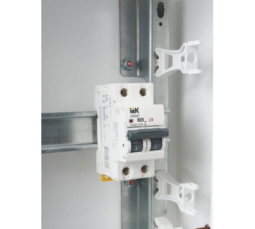 Выключатель автоматический двухполюсный M10N 2P B 25А 10кА ARMAT  AR-M10N-2-B025  IEK