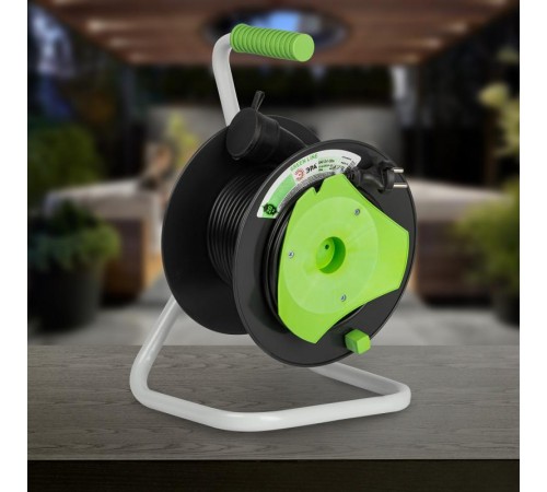 Удлинитель силовой ЭРА GREEN LINE GAZ-2x1-20m Greenline на катушке пластик 1 розетка без заземления 20м ПВС 2x1мм2   Б0065120  ЭРА