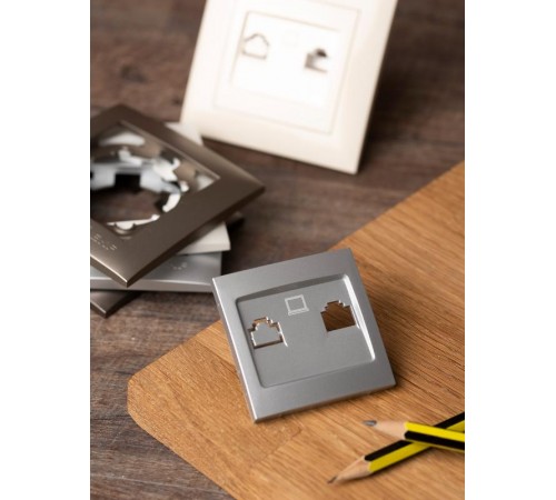 Валенсия лицевая панель розетки RJ-45 1-местная сталь EKF PROxima   ESK01-L-035-30   EKF