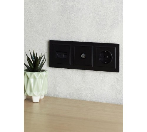 BRITE Рамка 3-ая РУ-3-БрЧ черный  BR-M32-K02  IEK