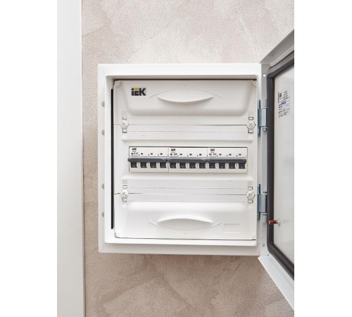 Выключатель автоматический четырехполюсный M06N 4P C 50А 6кА ARMAT  AR-M06N-4-C050  IEK